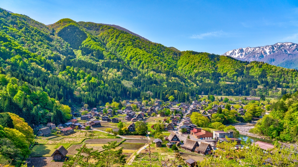 
        Takayama – Shirakawago – Kanazawa
      